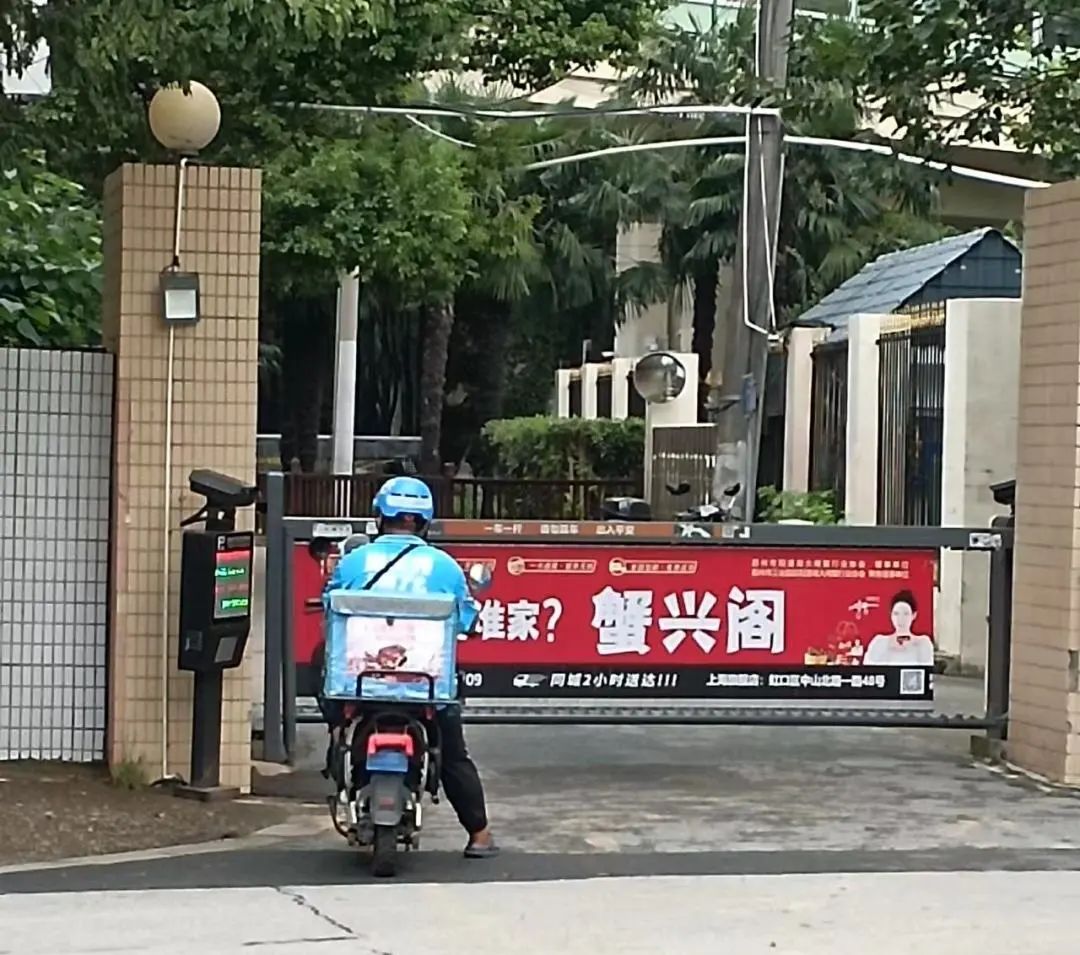 DƬ
